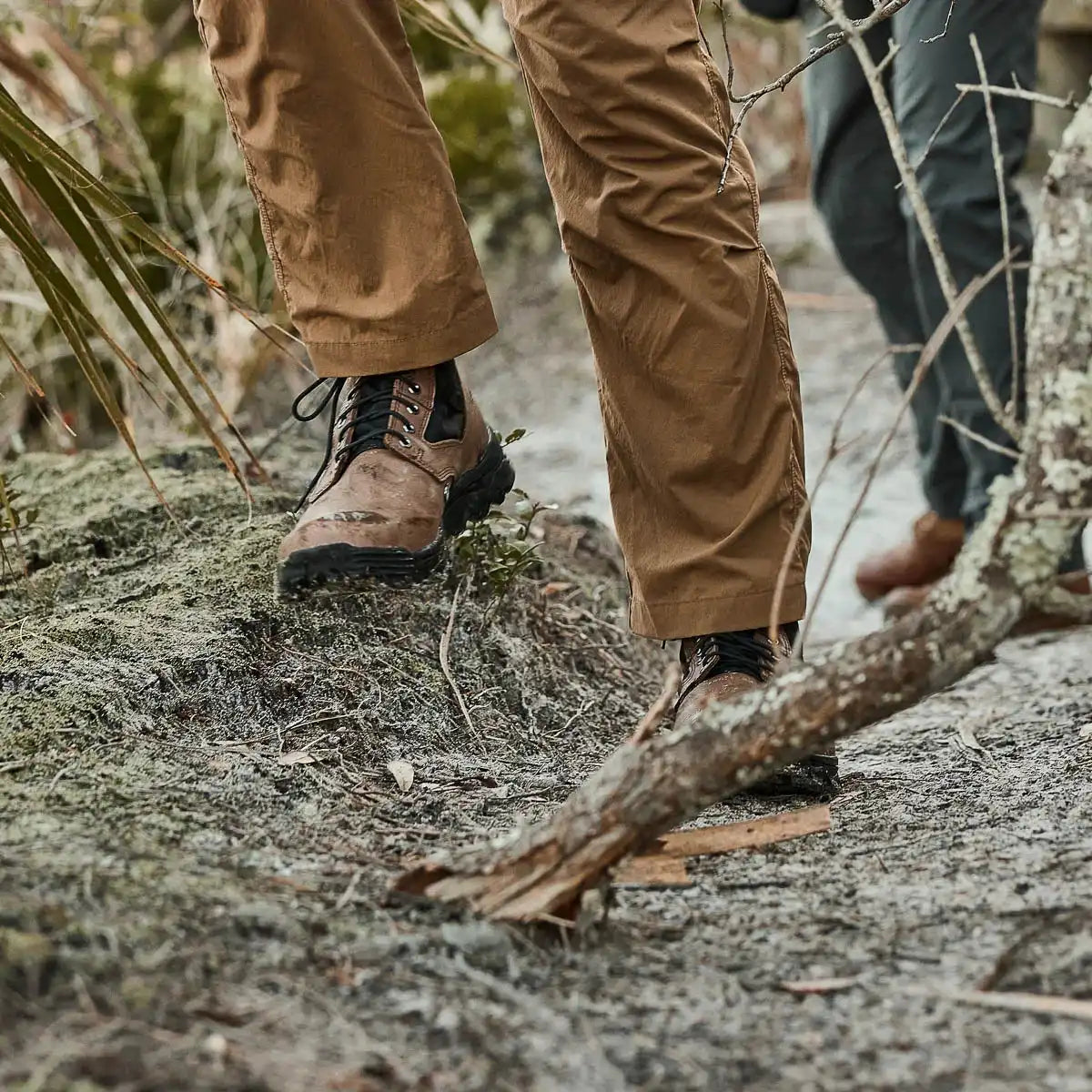 MACV-2 - Mid Top - Chestnut + Black